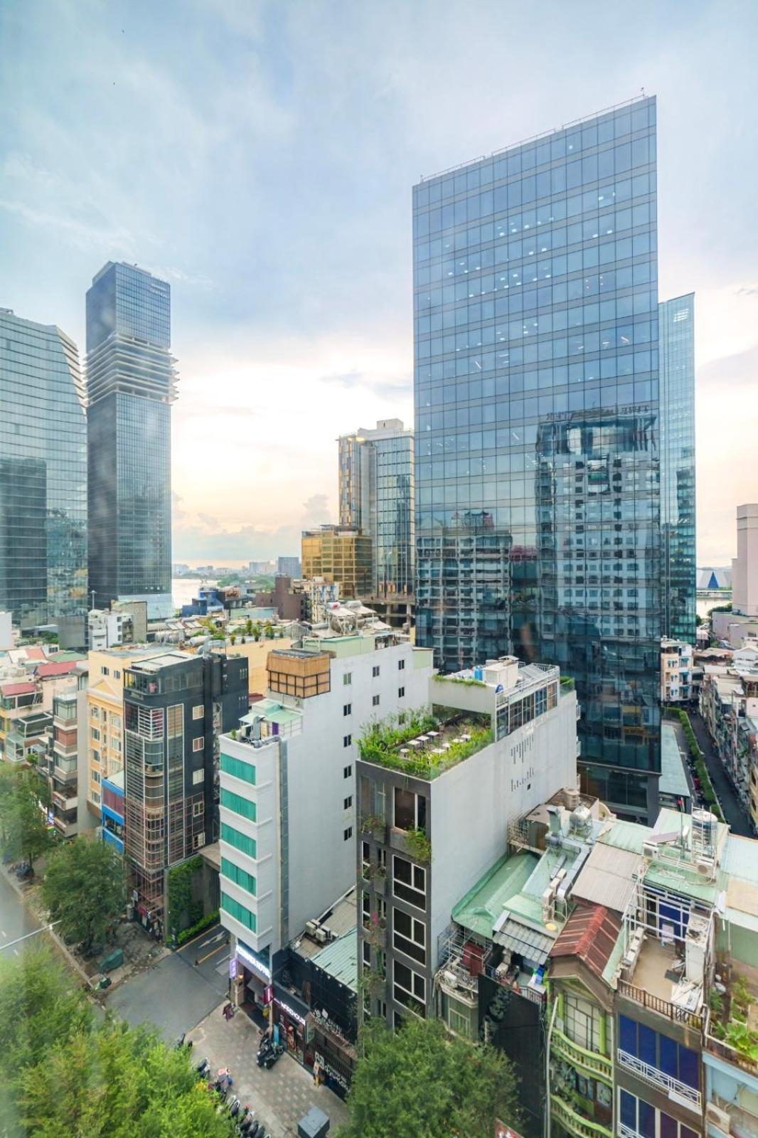 Saigon Hideout - Lancaster Building, Saigon And Japanese Downtown Apartment
